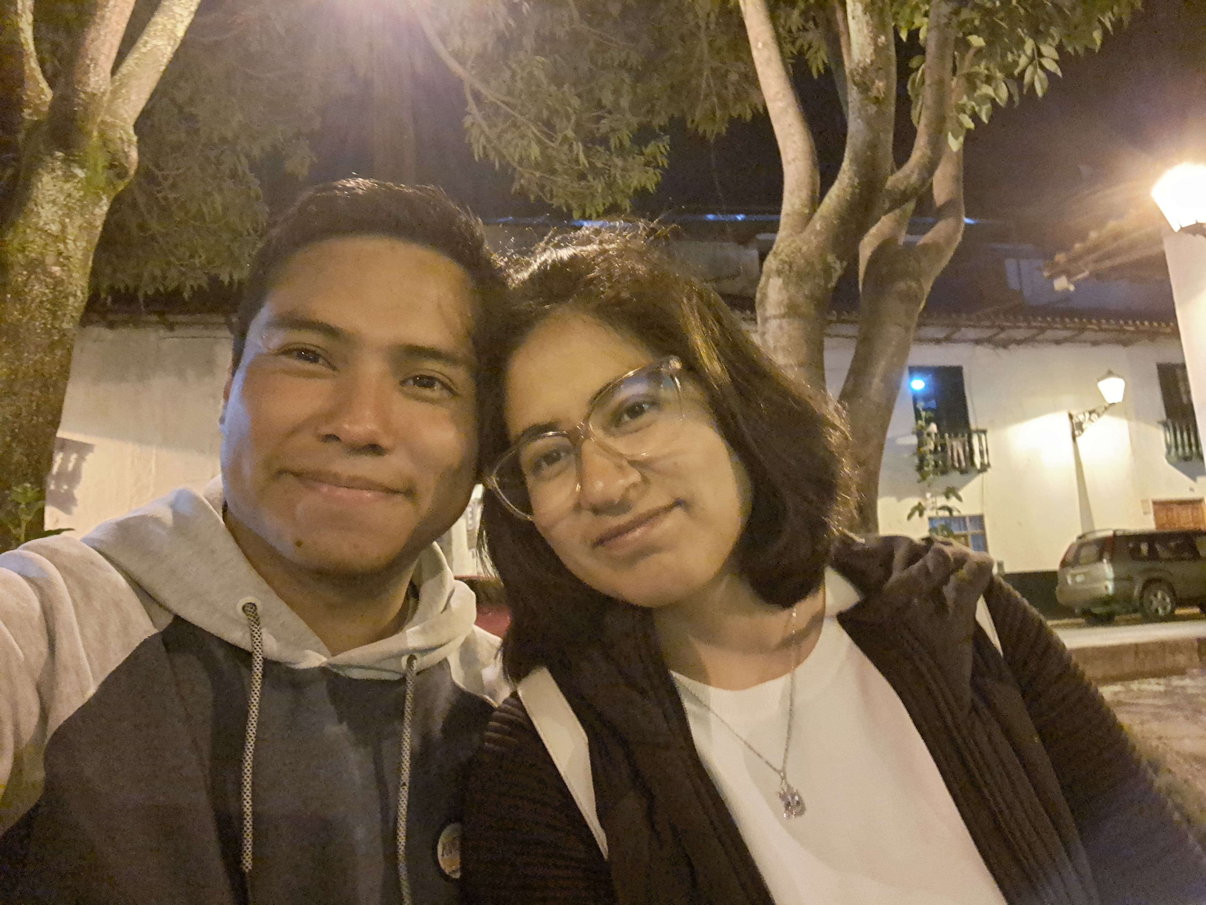 Selfie nocturno en la plaza